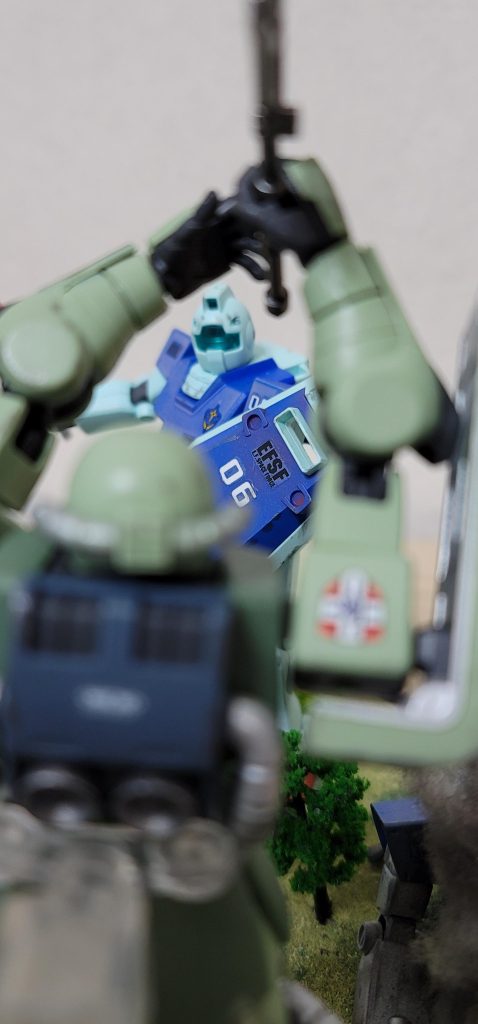 ヒートホークを振りかざすザク視点