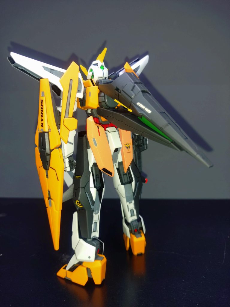 リアアーマーのオレンジカラーは調色してます。写真だと分かりにくいですが、本体のカラーを再現出来ませんでした…ここはシールも無いので、頑張って再現するか、放っておいて白いままにするか…