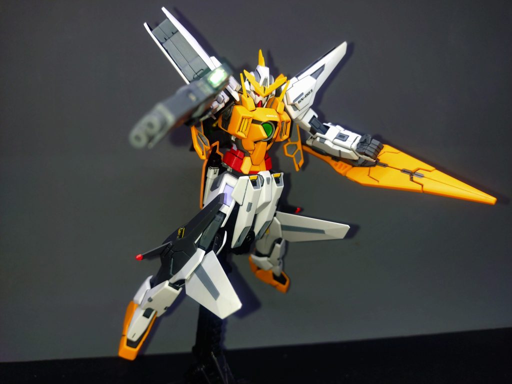 アクセントが有るから、ポーズを取らせると格好良い。エクシア同様、肘がポロリしやすい。え、このシリーズみんなこう?