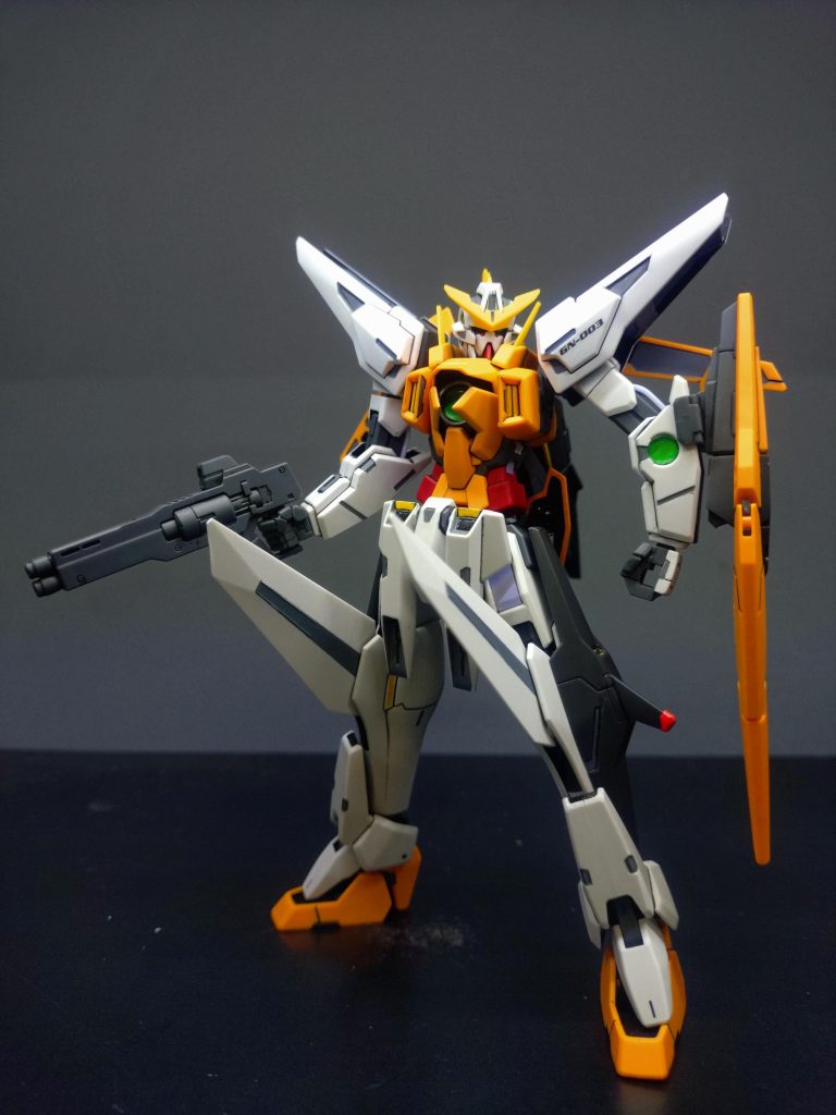 トップ写真にある様に、今回もGNドライブの中を蛍光グリーンで塗って、クリアパーツはつや消し塗装の後で付けてます。顔の部分が狭くて苦労しました。