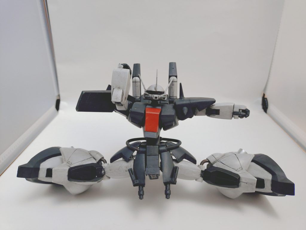 結果可動範囲はここまで増えました。上半身は殆ど手を入れてません、元キットが優秀なのと、膝立ち出来ればいいやと妥協したため、手抜き、もとい割り切りました　笑