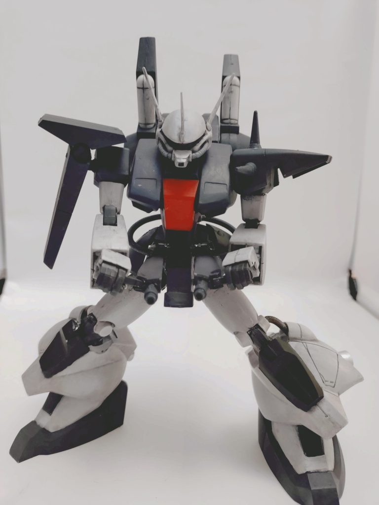 ザクⅢのアイデンティティ、ビームキャノン発射ギミックが再現できるという事！ここの部分はキットままだと迫力不足に感じたため、MG1/100ガンダムのビームサーベルの柄をくっつけ口径を大きくしてみました。