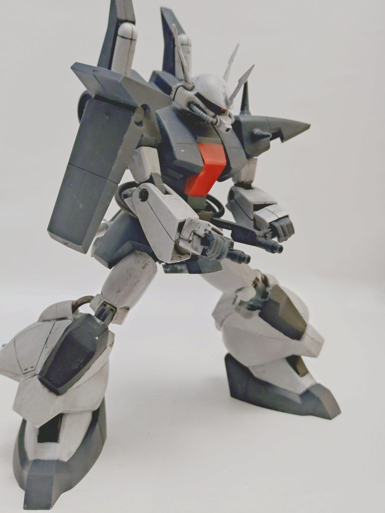 なんか巷では、スカートたくし上げて黄色いビームを発射する変態とか言われてますが、大体合ってるけど変態はないやろ！！カッコいいやろがい！！！…と声を大にして言いたいです、ハイ。