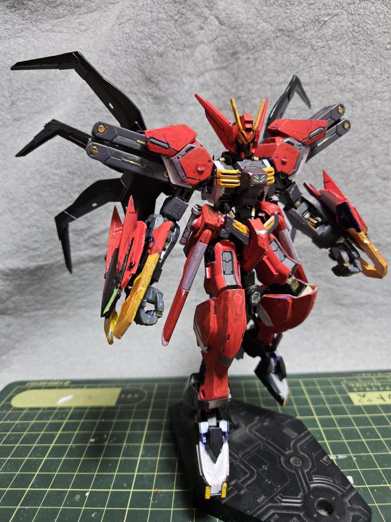 全体像。鉄血機体などのジャンクをベースに、ヴァサーゴに寄らせながらも様々に混ぜ合わせました