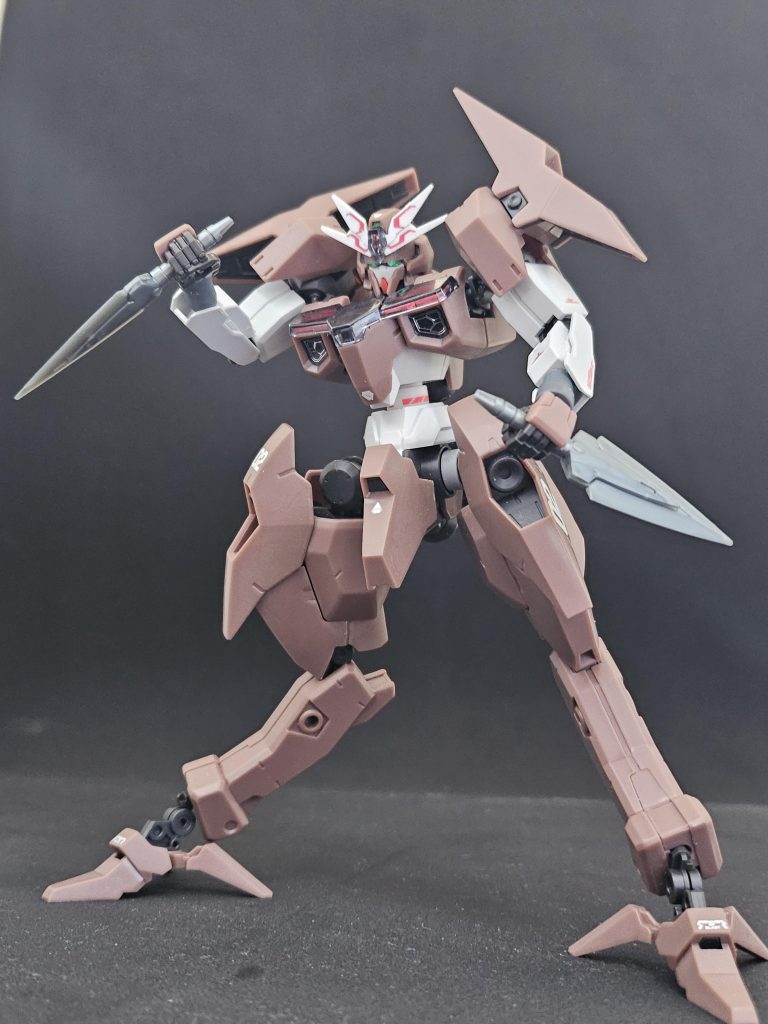 剣を構えて脚は勿論逆関節