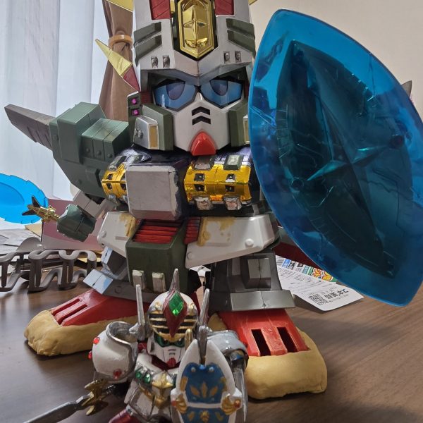 状態のいい真聖機兵ガンレックスが手に入ったので、現在改造中ですついでに中の人のバーサル騎士GP01もちーびー戦士ベースで制作中です多少形になってきたのでまとめて投稿（1枚目）