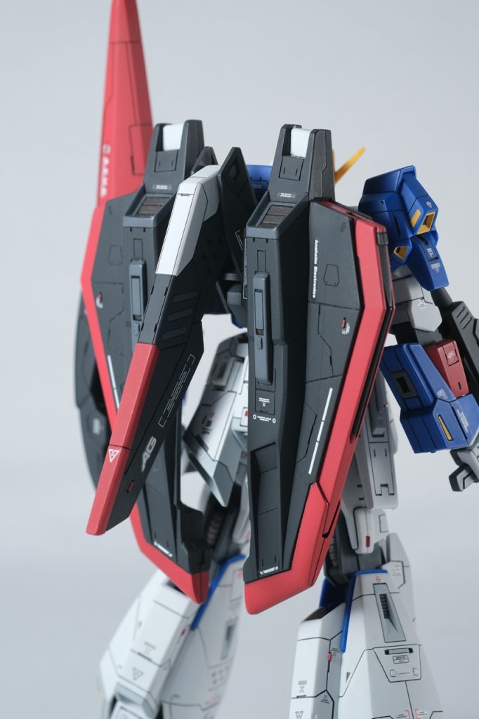 【フライングアーマー】ここはほぼエアブラシを使ったので、とても綺麗に塗れました。内蔵してある羽根が広げられる仕掛けなので、モデリングワックスを塗っています。