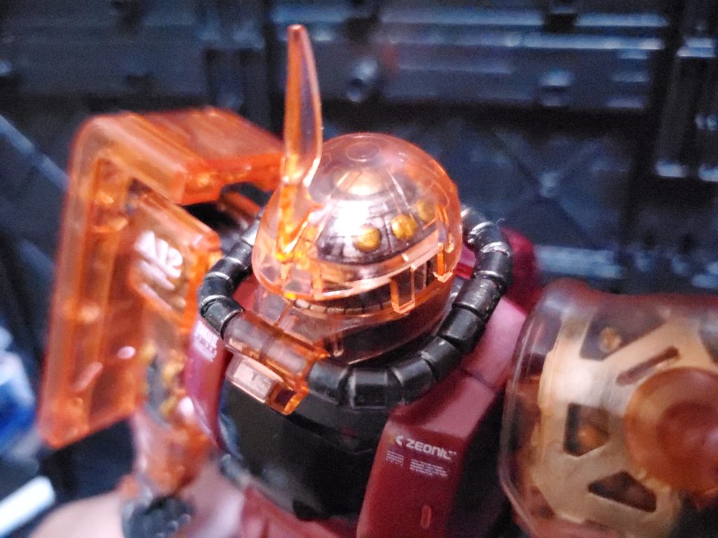 内部フレームを塗装して、クリアパーツを生かすことに全力を注ぎました。