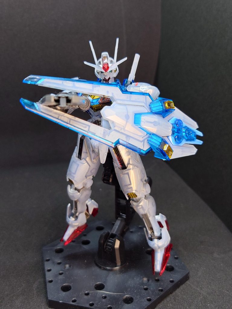 シールド越しに撃つ感じにしてみた。シールドが正面に来るようにすると青が割ときれいに見える