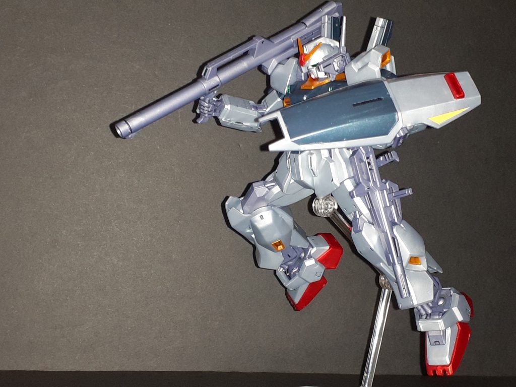 バスーカが単色なこと以外十分な出来ですね。