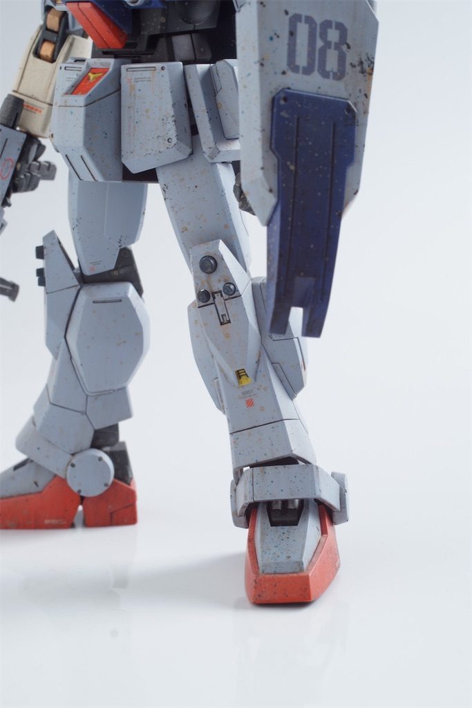 デカールの段差を綺麗に処理しておかないと、ウォッシングでウェザリングカラーが持っていかれるので、ちゃんと重力に従って流れてよかったです。(表現として)