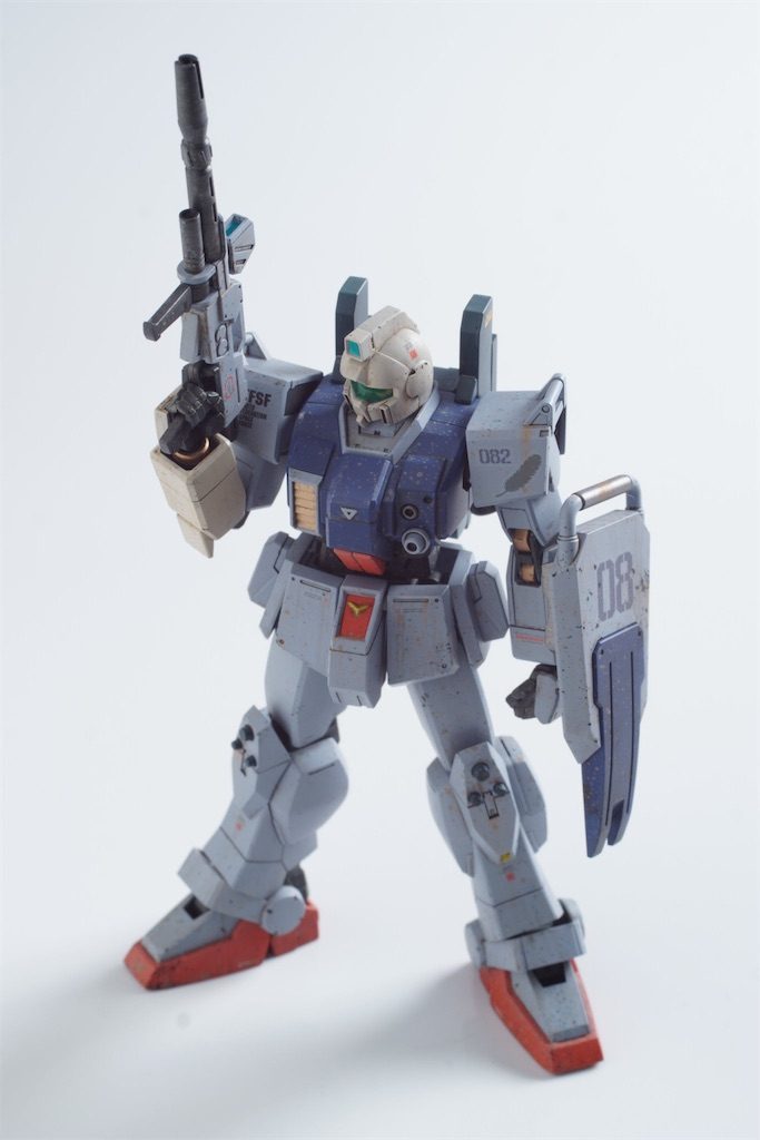 いきなりですが、モデグラ風から(笑改造点は、左手の交換のみなんです。わき腹のパーツはカタカタしますので、上下で角度を付けての接着で対応しました。可動はちゃんとします。