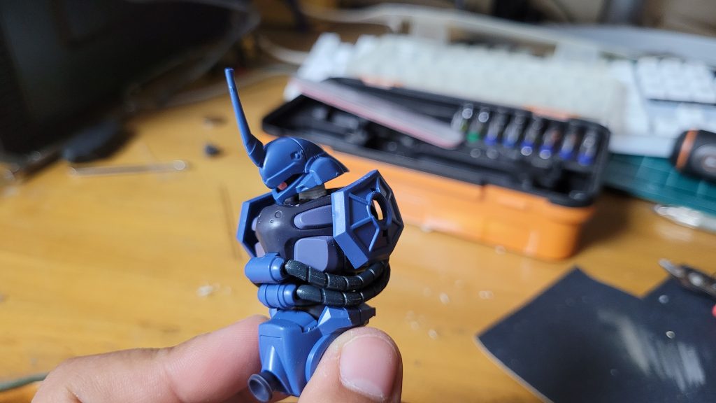 そうして成功した初のパーツ延長の結果。首に包帯を巻いたような格好になりましたが、なんとかケンプファーの頭がうまくはまり、うれしいですね。