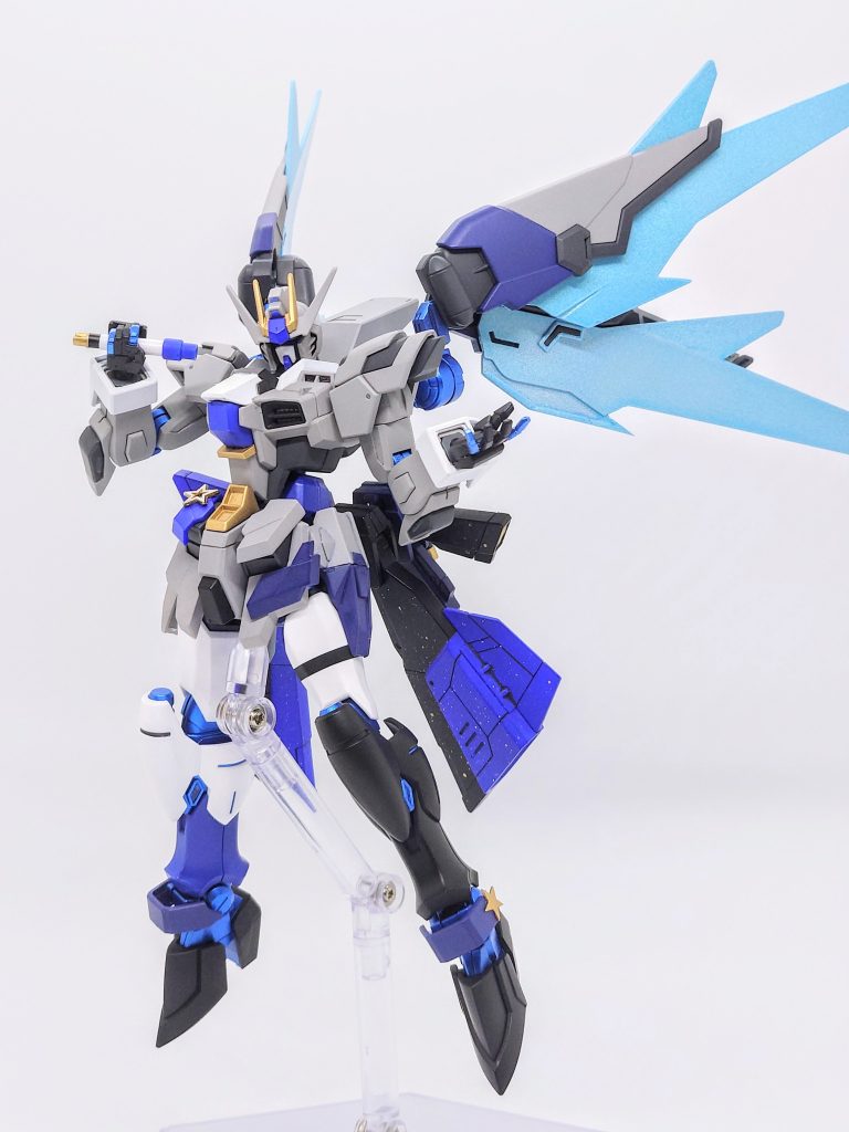 光の翼は彗星の尾をイメージして追加しました。ガンダムマーカー光の翼ブルーを吹いていますが写真だと分かりづらいですね…