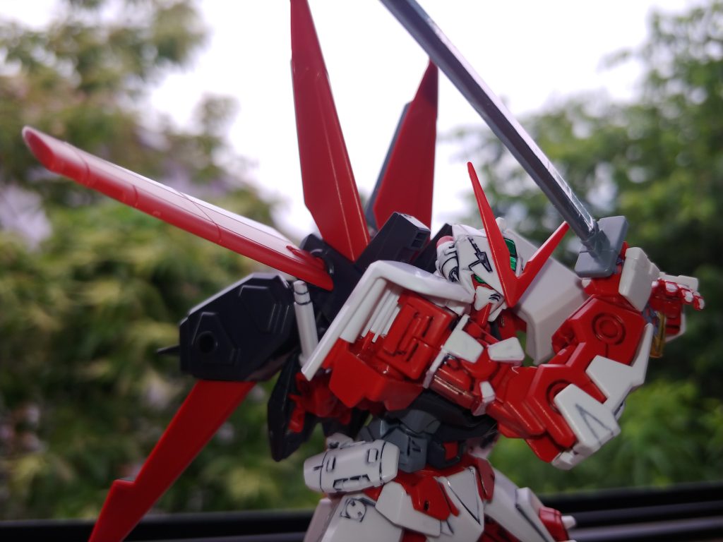 以外とこうゆう刀構えができる柔軟なHGって新鮮でした。