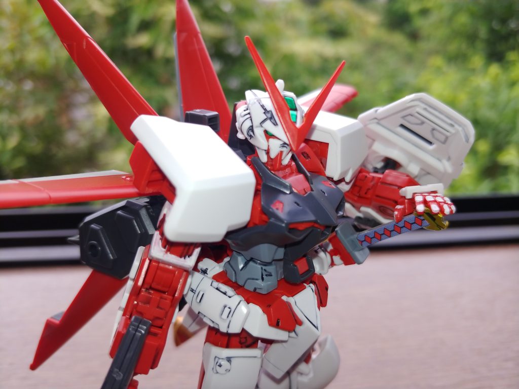 機体は墨入れ、部分塗装。ガーベラストレートはシールを主とし鞘の赤はガンマカちょんちょん