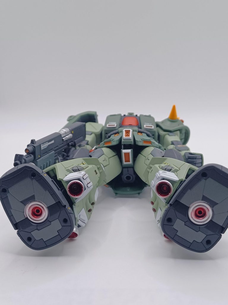 立たせたら見えないけど、足裏も少し  