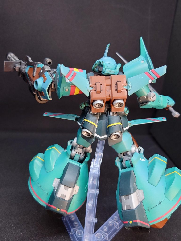 背中から見てもシンプルな作りがいい感じ