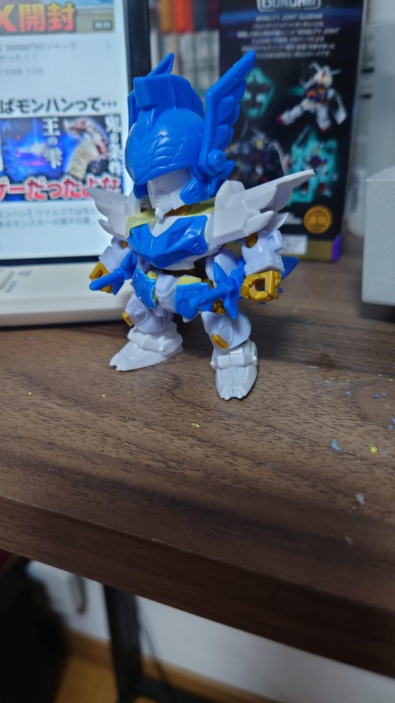 サフ吹き前ちーびー戦士は2色形成なので塗装が大変でした…