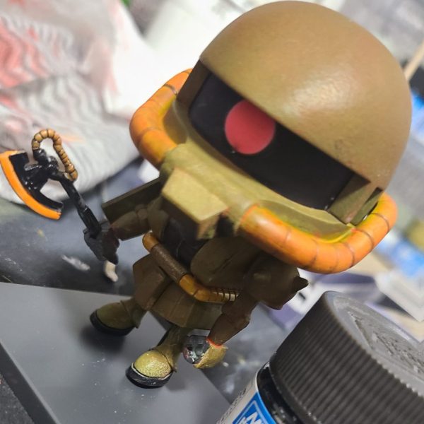 少しづつですがアクリジョンの扱いにも慣れてきました！それにしてもウェザリングカラーのグレーズレッドなんてどこで使うんだよとか思ってたんですがこんなに面白いとは！ここからチッピングとか色々足してみたいと思います！ザクプラくんが思った以上に店頭にあることが多いので沢山作れそうでワクワクですな！（1枚目）