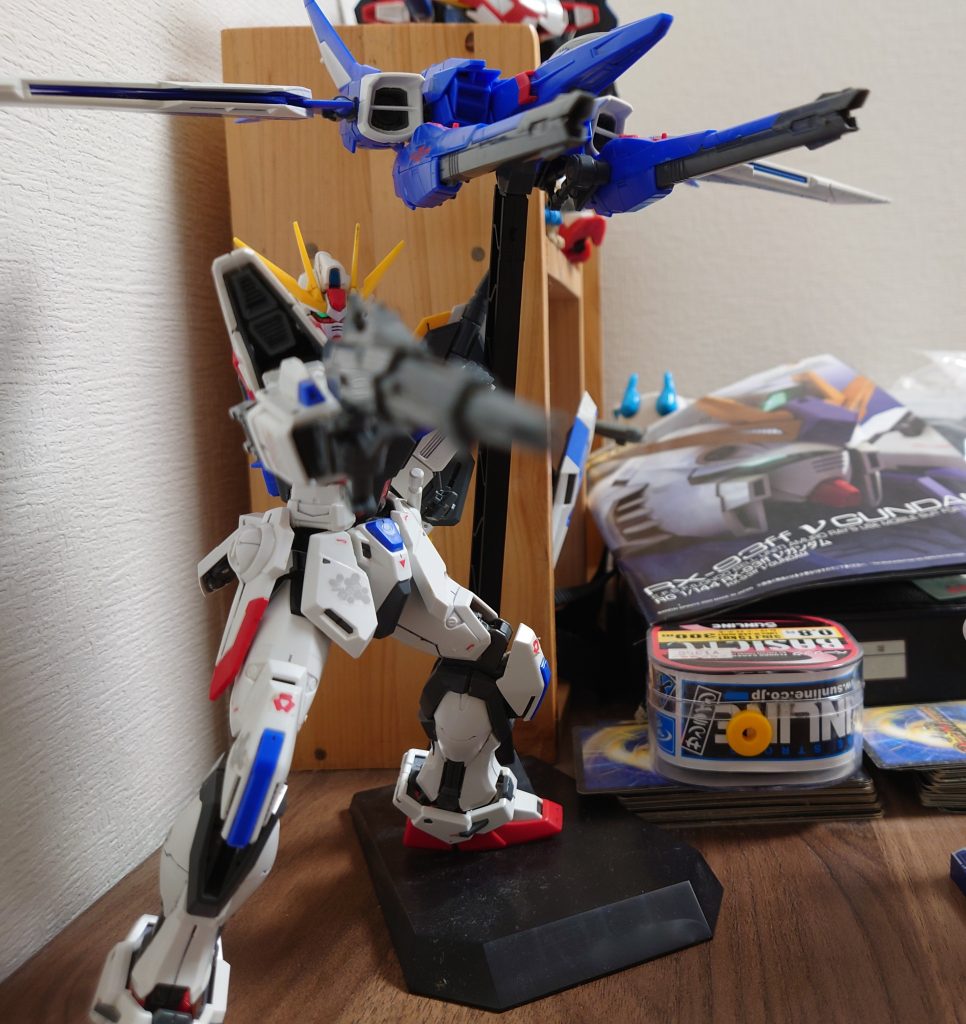 このような構図にするしか無い...