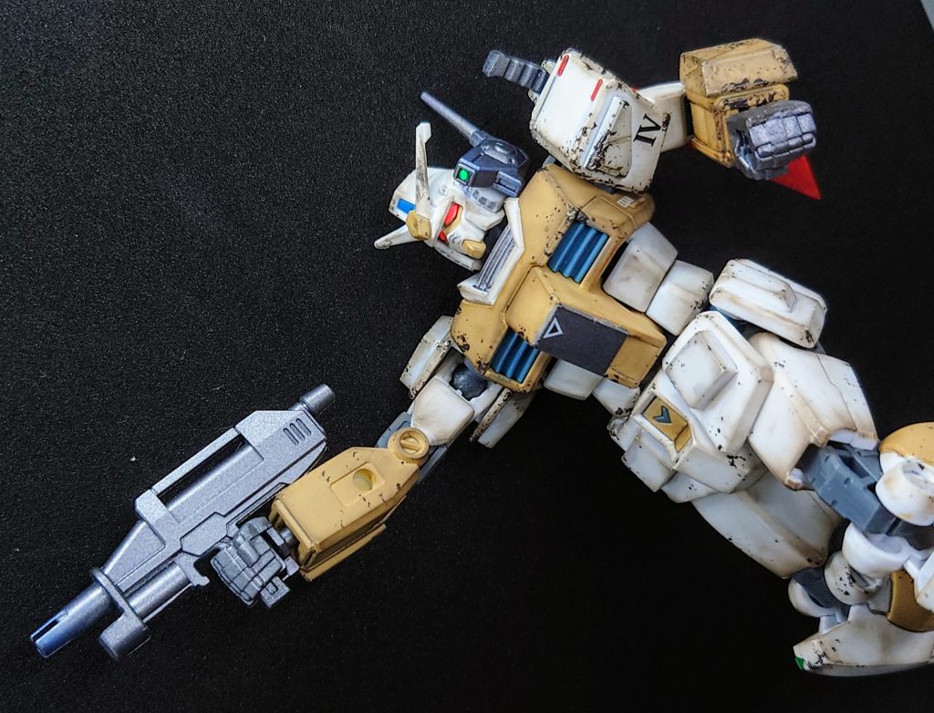 オペレーター:隊長!こちらに高速で向かってくる判別不明機がいます!ドナッツ:判別不明てこたぁ、友軍じゃないんだな。1機増えたところでだ。スフレとマドレは俺と来い!来客を打つ!ゼリーニとムースは母艦の足留めだ!スフレ、マドレ、ゼリーニ、ムース:了解!