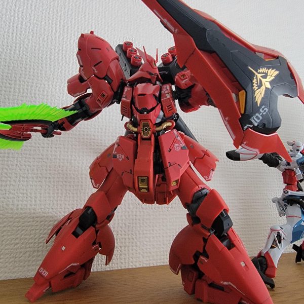 RGサザビーですデカール、スミ入れまでやって行きましたこの後は100均のモールとか使ってファンネルを飛ばしていきます･*･:≡(　ε:)（2枚目）