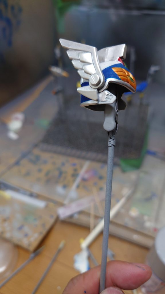 塗装中青部分はアクリルガッシュで塗装し、後はガンダムマーカーで塗装しています