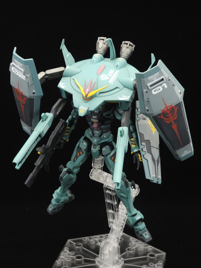 試作型アルファサイコミュを搭載したバックパックを装備