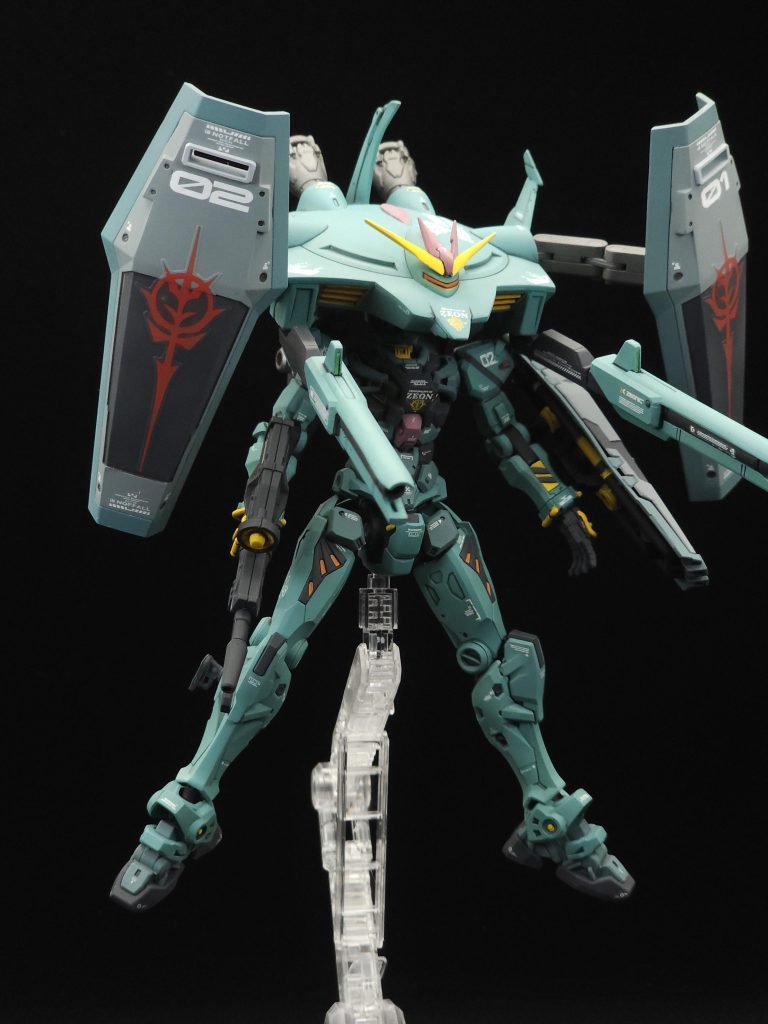 アルファサイコミュを守るためにシールド2枚により防御力を上げるカラーリングはガイアのストーングリーンメインにエル〇スらしくピンクとイエローを差し色にビットの塗り分けが大変でした😅ジオンのモビルアーマーっぽいシルエットを意識しました