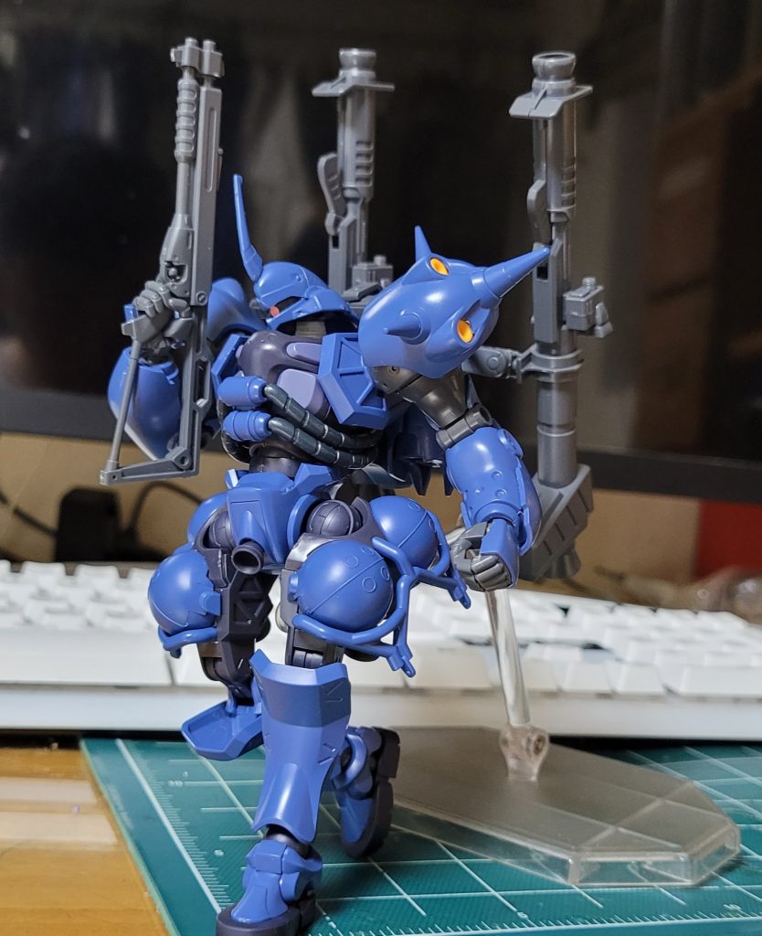 以前、ケンプファーについてある程度紹介して、今回はアクションポーズを中心に上げてみます。 シュートルームのファウストをすべて装着できないのが残念ですが、こうしてでも再現できてよかったと思います。今日も「次は何を作ってみようかな?」と プラモデルを 寝返りを打っている僕がいますね。 次にまた良いアイデアができたら作ってみます。