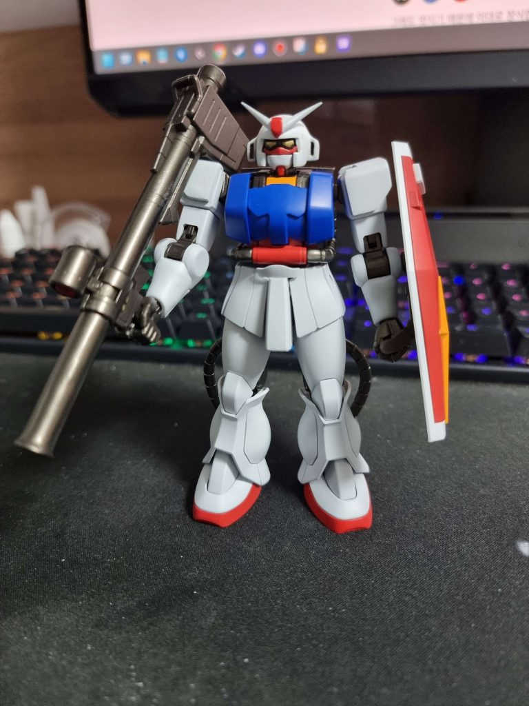 やっぱり難しいですね。3Dで作る時は格好いいですが実際に射出すると、完全に違う形で出てきます！頭の部分だけ作り直さないといけませんね！ガンダムの頭に変えるとか！(iori_sei)