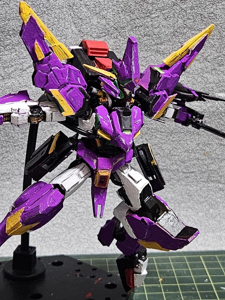 紫色を基本カラーにかつて自分が作ったエリゴスのデザインをなぞるように製作していきました。