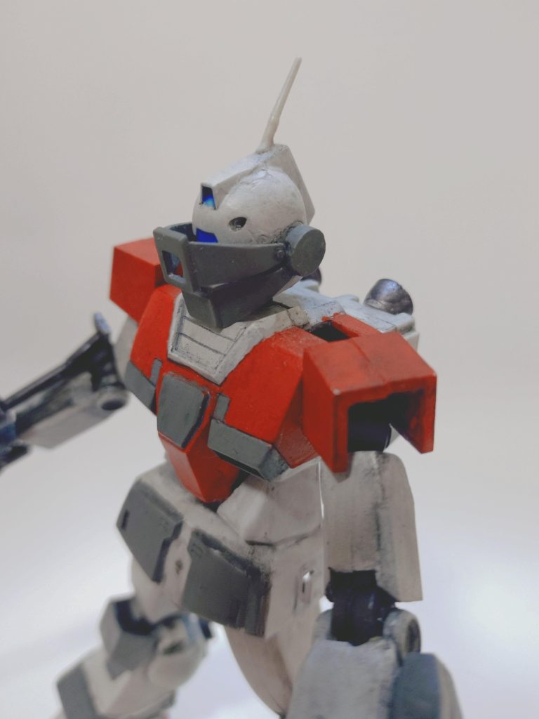 また、頭部バイザーは一体だったものを分割、真鍮線を通して開閉式に。地味ながら、表情付けに効果的で気に入ってます!