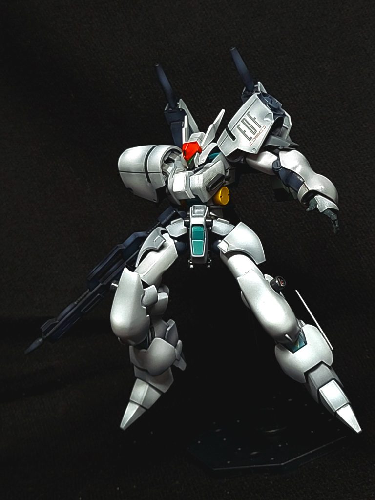 オーガン劇中の武器には銃は登場しないのですが、そこはガンプラ、ということでサザビーのライフルを持たせてます。まぁ、それで言うとシールドや背面キャノンも出てこないんですけどね😅あくまでもオーガン「風」ということで。