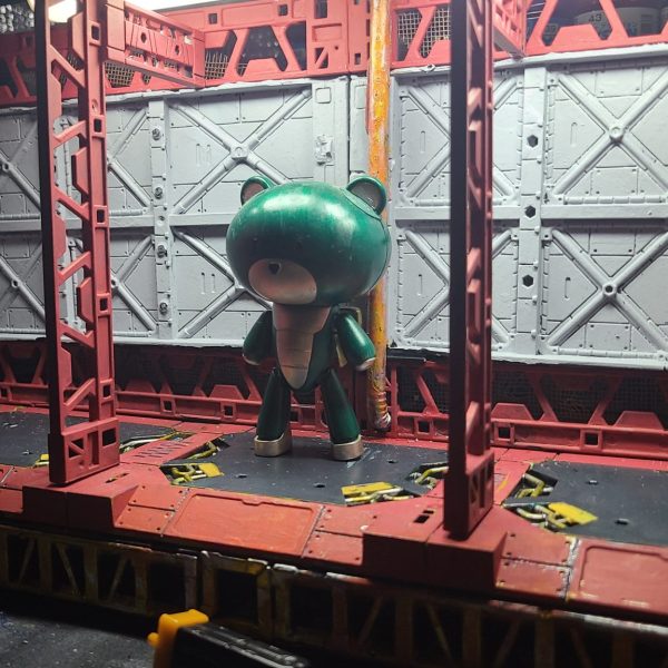 ちょっとずつ形になってきたぞ！感応式ライトも無理やりつけれたし！周りの背景も作りたいしまだまだ時間がかかるかなぁ次は屋根をしっかり固めて行きたいですな！