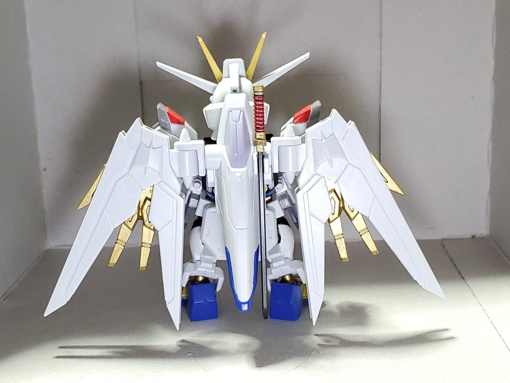 背面です。 此方側の翼には、あえてピンクを塗装しませんでした。プラウドディフェンダー時の再現を優先ました😊