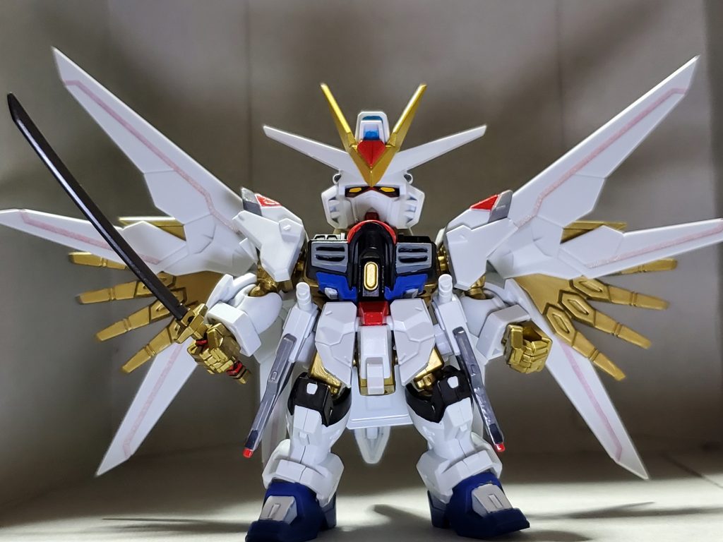 武器を構えて、天から見下ろされるイメージの1枚❗ フツノミタマの抦を塗ってから気付きましたが、塗料の厚みの分、持たせられないのでは⁉️ …何とかねじ込みました‼️🤣けど、もを外せないかも知れません🤣