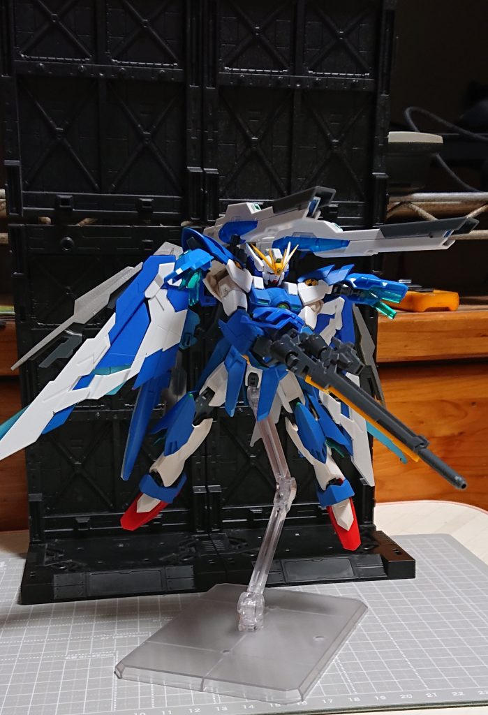 ツインバスターキャノン(DOMEおらんので)使用時は肩のフィンが展開します。そのうちMGSDのツインバスターライフル持たせます。