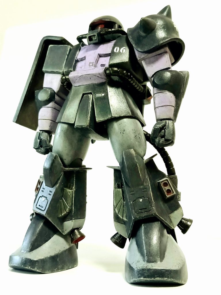 筆塗り、ウェザリング、つや消しで仕上げました。使用した色は、クレオスのMSパープル、濃いグレーはガンダムファラクトグレー、薄いグレーはエアクラフトグレー。最近見たgpo144さんのザクⅢがあまりにカッコ良かったので、グレー2色は同じ色をチョイスしました。カラーレシピの公開ありがとうございました😄