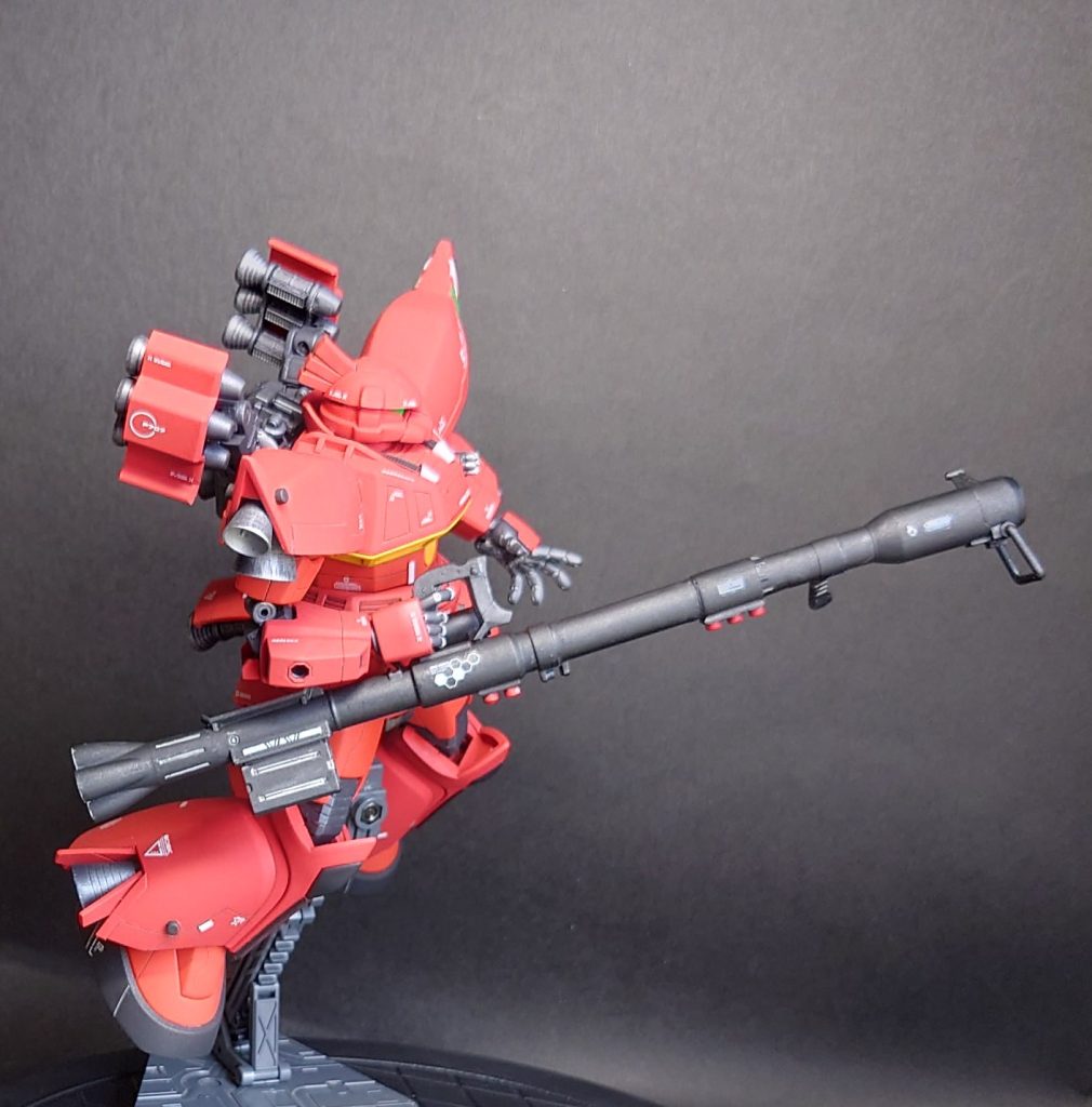 「でも、あのバズーカじゃ爆発しないって無理じゃないですか?」「あの弾は炸裂弾じゃないただの鉄球だ。パイロットが危ねぇって貫通弾も使わねぇ。」「でもそれじゃ相手も諦めないですよね?」「あぁだから最後だけは接近戦でケリを付けるんだ。まぁ観てな。」