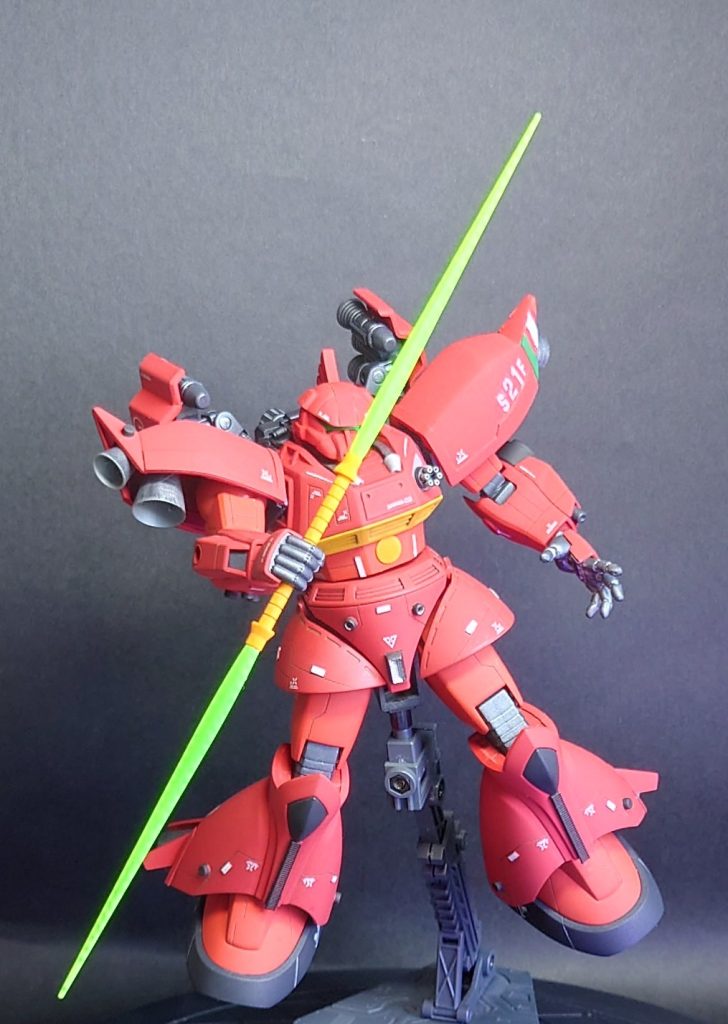 バトルも佳境に差し掛かった瞬間、マダムシイコのスマートフォンがバイブした。「ハートのCへ豚へ連絡請う。軍警がかぎつけたバカ騒ぎをやめろ。」「またいつものメッセージ、誰だか分からないけど良いタイミングで助けてくれるのよね。」