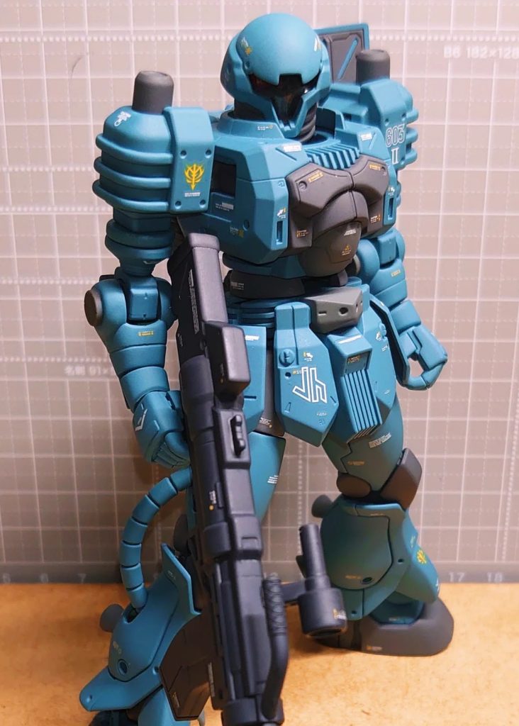 2番機。ワシヤくんが相当な乗り手に育った…はさておきスナイパーポジションの機体にしました。画像は切れてますが対鑑ライフルを改造してあります。リバイブザクの腕と脚を使用してます。