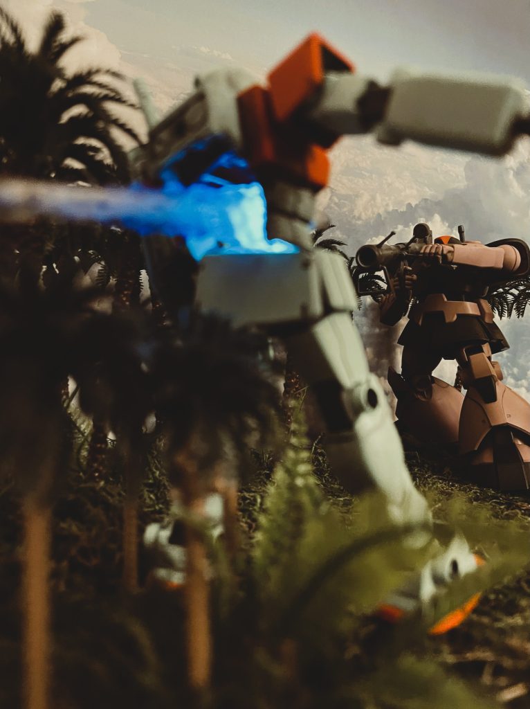 MS戦記からブラウン軍曹のバズーカに撃ち抜かれるジムとなります。