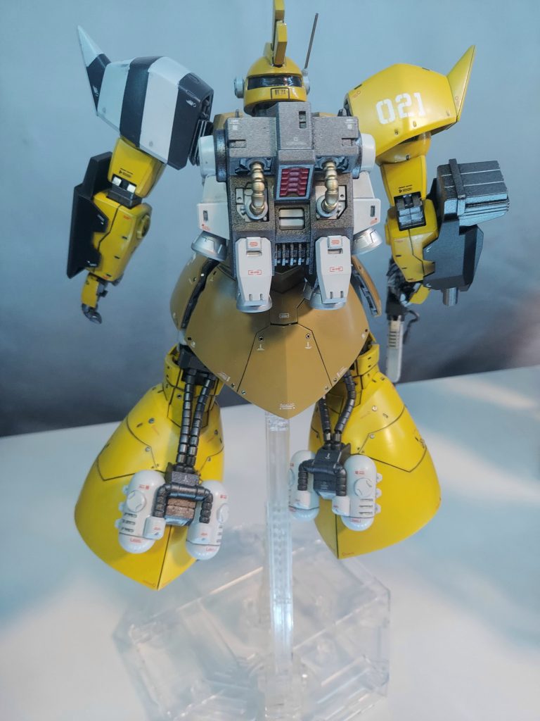 今回もデカールがウルサいです(̨̡ ‾᷄ᗣ‾᷅ )̧̢ ₎₎脚部タンクは設定では黒〜灰ですが白タンクはロマンなのでホワイティにしたの(@ ̄ρ ̄@)バックパックも設定画ガン無視で色変えましたこの形のバックパックって初めて見たの(っ ´ロ` )ノ