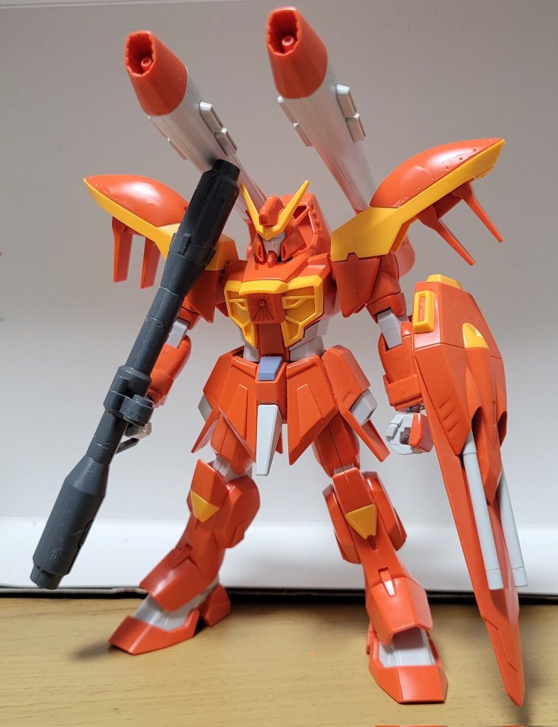 (※通常カラミティの写真を撮り忘れていたのでレッドバージョンで代用してます)HGカラミティの造形は個人的に凄く良いと思っているのですが・シュラークを左右に振れない・短足この2点のせいでポージングのカッコ良さが半減してしまっているような気がしていました。