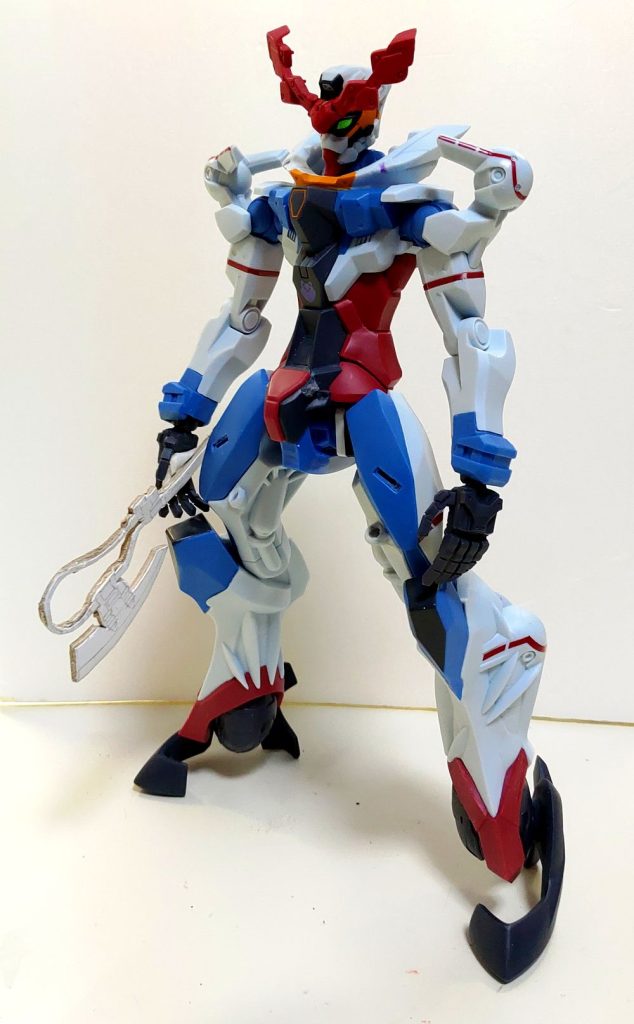 設定画のコピーを厚紙に貼り付けて大きさを確認。フィギュア本体も一旦バラバラにしてポーズを変えてます。こちらの完成品はまた別の機会に……