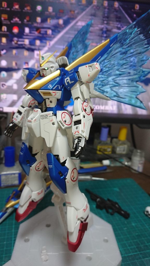 全身、ちなみにコアファイターとの連結はとてもきれいでプラモデルとしての完成度に感動しました。