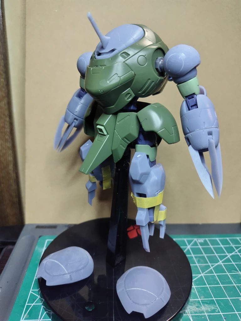 細かい修正も含め5回くらいプリント>修正を繰り返してました…台座は昔 鉄血キャンペーンであったものを使用。脚部が爪なので自立はキビシイ。