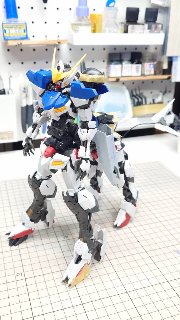 初期構想肩の形状に似ているものがなかったので拡張パーツセットから雰囲気だけでも似せようかと考えてました。